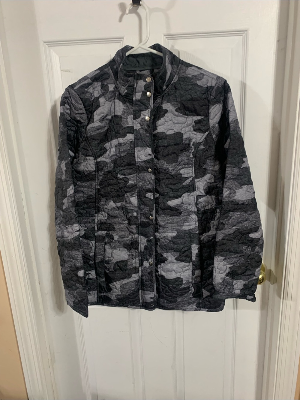 Isaac Mizrahi Gray & Black Quilted Camouflage Puffer Jacket